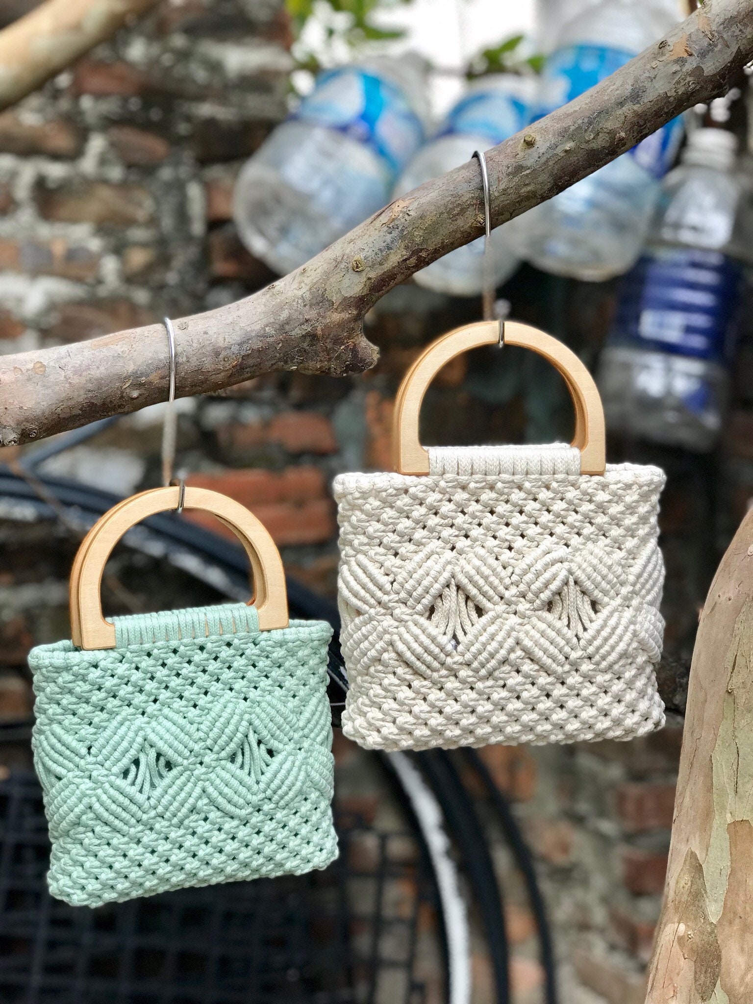 Amazon.com: PH PandaHall 3 Sizes D Shape Handbag Handles, 6pcs Clear Handles  Replacement Decorative Purse Handle Plastic Bag Handle for Straws Beach Handbags  Macrame Crocheted Purse Making