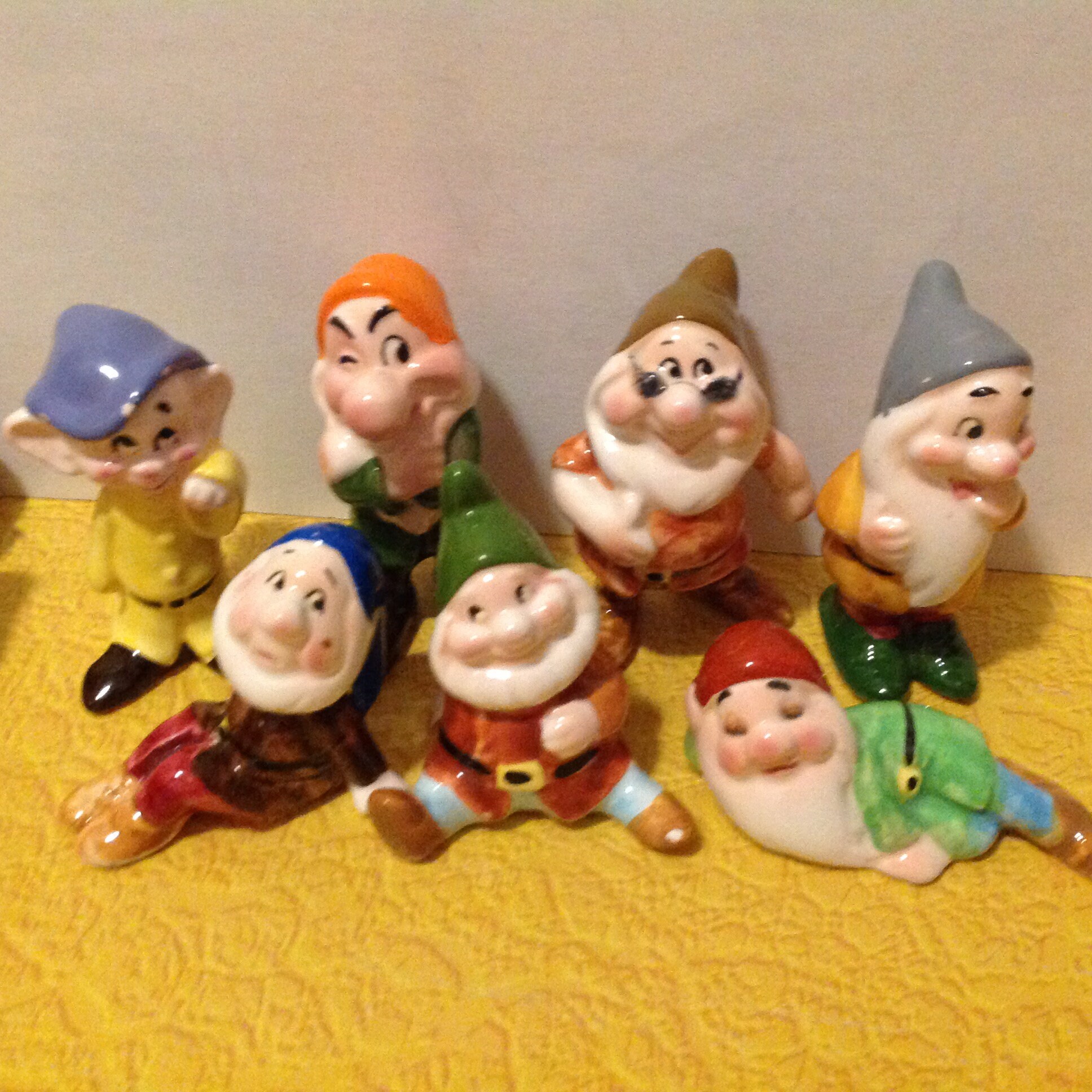 snow white and the seven dwarfs figurine