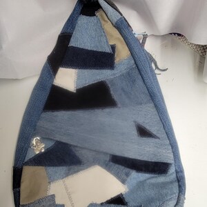 Sling - Handgjord väska i återvunnet denimmönster med lapptäcke