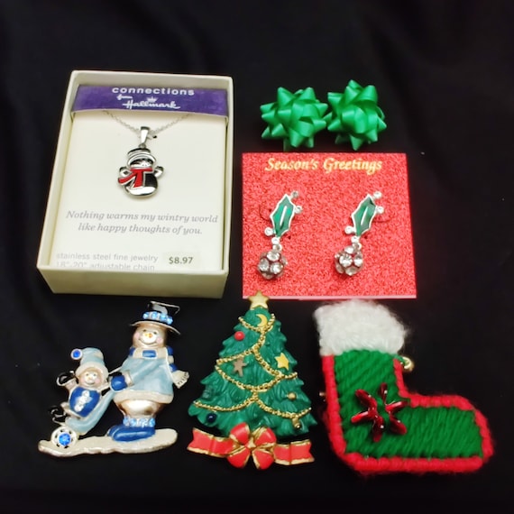 Lot (6) Vintage & Newer NOS Christmas Jewelry Chr… - image 2