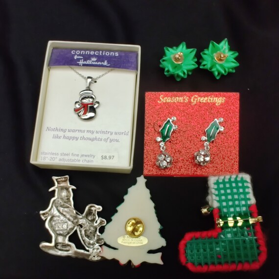 Lot (6) Vintage & Newer NOS Christmas Jewelry Chr… - image 3