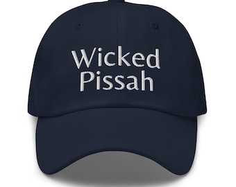 Puede incluir: Una gorra de béisbol azul marino con texto bordado en blanco que dice "Wicked Pissah".