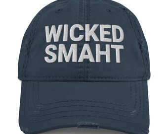 Puede incluir: Una gorra de béisbol azul marino desgastada con texto bordado en blanco que dice "WICKED SMAHT".