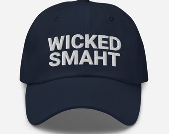 Puede incluir: Una gorra de béisbol azul marino con texto bordado en blanco que dice "WICKED SMAHT".