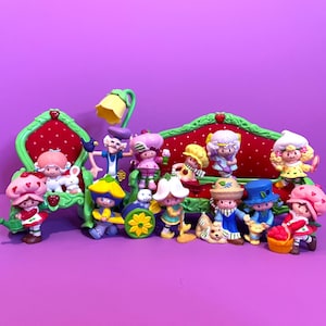 Pick a Berry! Vintage Strawberry Shortcake ~ Mini Figurines / 1980&#39;s AGC Kenner