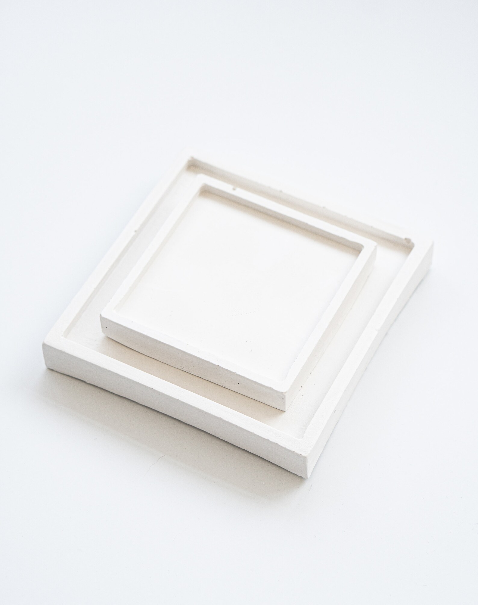Set aus zwei quadratischen weißen Schmucktabletts | Etsy