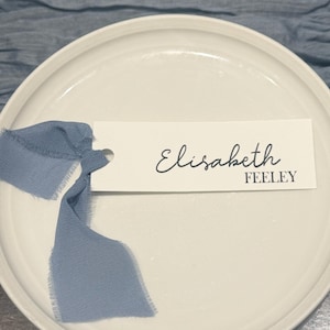 Cartões de lugar personalizados - casamento azul empoeirado, festa de noivado, chá de panela, mapa de assentos casamento minimalista