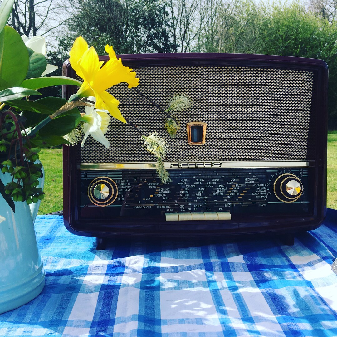 Upcycled 1950's Bakelite Vintage Radio Bluetooth Speaker Etsy