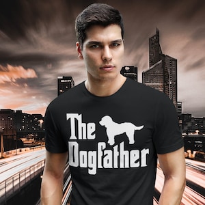 Könnte beinhalten: Ein schwarzes T-Shirt mit einer weißen Grafik eines Hundes und dem Text "The Dogfather".