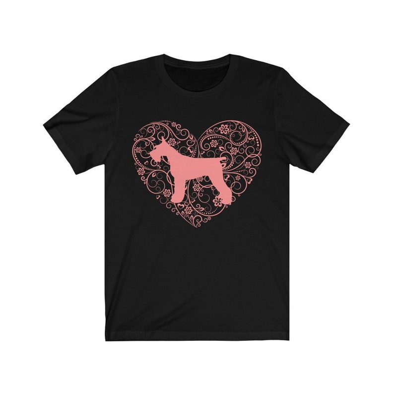 Peut inclure: T-shirt noir avec une silhouette rose d'un Schnauzer dans un motif floral en forme de c&oelig;ur.
