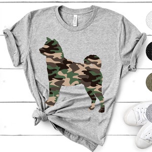 Akita Shirt Unisex | Camouflage Akita Inu TShirt | American Akita Mom Shirt | Military Akita Gift | Army Akita Dad Veterans Day | Akita Mama