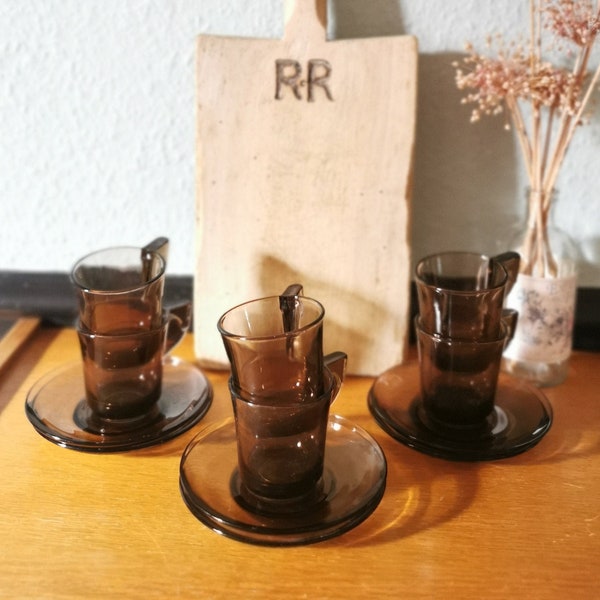 Lot 6 tasses à café et 6 soucoupes en verre fumé noir ARCOPAL FRANCE 1970, french kitchen smoked glass coffee cup
