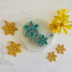 Daisy Flower Clay Cutter Set: Polymer Clay, Cookie & Fondant