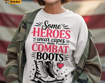 Algunos héroes usan capas. Botas de combate mías. SVG, PNG. Mamá orgullosa del ejército. SVG. Camiseta de mamá militar. SVG. Para Cricut, Silhouette y sublimación.