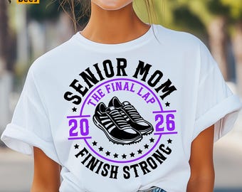 Mamá de último año de pista 2026 Svg, Png, Mamá de pista Svg, La última vuelta, Terminar fuerte, Camiseta de mamá de último año Svg, Negro morado, Cricut, Sublimación