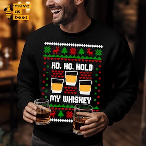 Ho Ho Hold My Whiskey Svg, Png, Ugly Christmas Sweater Svg, Holiday Party Shirt Svg, grappig kerstcadeau voor man, vader, vader, opa