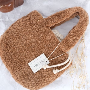 Plush Tote Crochet Bag PATTERN Fuzzy Fluffy Fleece Crochet Handbag Tutorial Teddy Sherpa Faux Fur Bag Pattern, English pdf Crochet Pattern