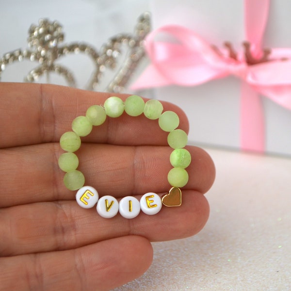 Bracelet pour bébé en or 18 carats avec coeur en jade vert, cadeau de baby shower, bracelet prénom personnalisé, bracelet pour tout-petit, bracelet pour fille, cadeau de Pâques pour enfants