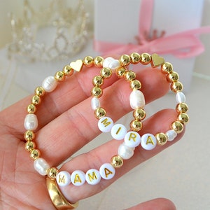 Ensemble de bracelets mère fille en perles d'or, bracelets personnalisés fête des mères avec perles de culture et breloque coeur, cadeau bijoux maman moi