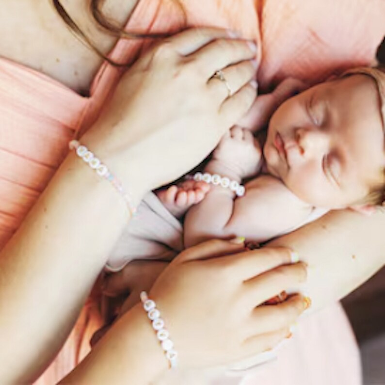 First Day School Mother & Daughter Gift, Rainbow Glass Seed Glossy Personalized Name Bracelet, Girl Bracelet, Baby Shower Gift, Mama Mini image 2