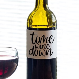 Time Wine Down SVG, Wine Svg, Wine Glass Svg, Drink Svg, Funny Wine Svg, Wine Quote Svg, Druckdatei, Schneidedatei, Druck für Flaschen svg, Silhouette