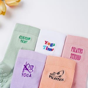 Custom Women Pilates Yoga Trainer socks,Pilates Grip Socks, with text, name,logo, Non Slip Trainer Socks,Women sports gym socks,Mom&#39;s Gift.