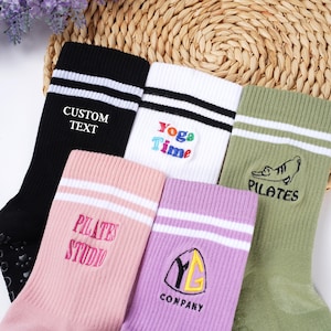 Custom Pilates socks with text,logo,Women sports gym socks，Women Yoga Trainer socks,personalized Gifts for Pilates lovers, Team Yogo Socks。