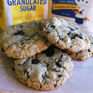 White Chocolate Chip Oreo Cookies - Variations - Extra Chocolate Chips - Gift - Party - Birthday