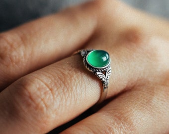 Green Agate sterling silver adjustable ring. Natural crystal stone. Spiritual power of agate gemstone. Unique deep color. Original ring.