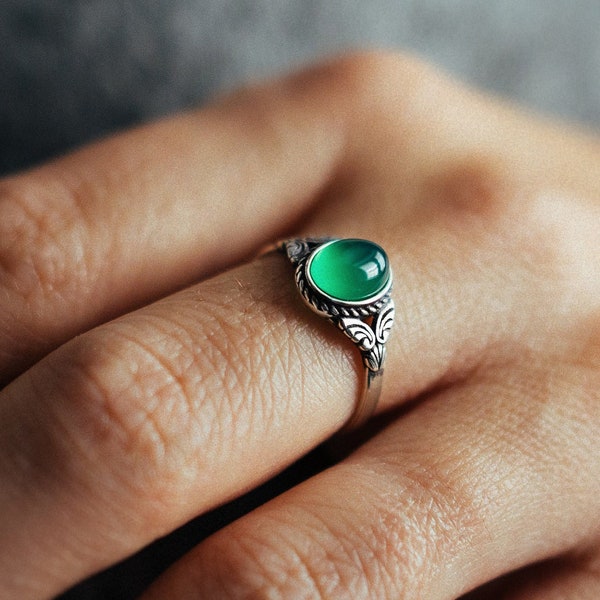 Green Agate sterling silver adjustable ring. Natural crystal stone. Spiritual power of agate gemstone. Unique deep color. Original ring.