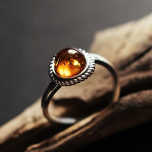 Bague réglable en argent sterling avec ambre de la Baltique naturel - design délicat et léger