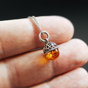Natural amber Acorn Pendant. Sterling silver (925) and Baltic amber. For daily wear. Delicate and light clasic pendnat.
