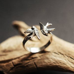 Swallow ring, adjustable sterling silver ring. Tiny birds ring. Dainty Sparrow Jewelry.  ( 18mm diameter, adjustable )
