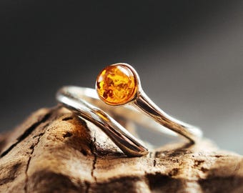 Verstellbarer Ring aus Sterlingsilber mit natürlichem baltischem Bernstein