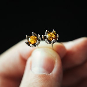 Blooming amber and silver flowers earrings, Natural Baltic Amber Jewelry, Sterling silver studs, Sunny amber with flakes, Anniversary gift