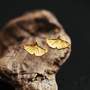 Golden ginkgo studs. 18k gold plated sterling silver. Natural ginkgo earrings. Carved by the artist. Floral golden earrings. Ginkgo biloba.
