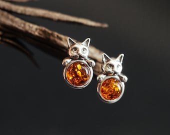 Original design, silver cat earrings with natural amber. Small stud Baltic amber earrings. Cognac amber cat jewelry. 925 genuine studs. Gift