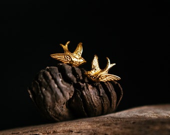 Little cute bird earrings. Golden swallows, sparrows. 24 carat gold. Gold plated silver. Delicate stud swallows. Gold earrings. Gift.