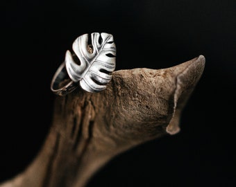 Monstera Leaf sterling silver adjustable Ring. Palm ring. Tropical plant ring. US 7 adjustable ( 17,5mm diameter, adjustable )