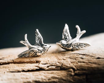 Sterlingzilveren zwaluwoorknopjes – Minimalistische vogelnatuursieraden
