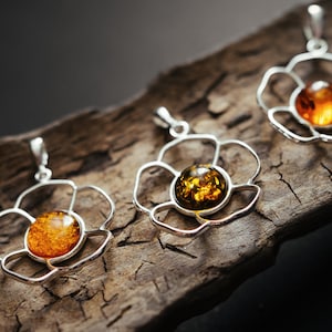 Silver Flower Pendant | Floral Amber Pendant | Christmas Gift For Her | Real amber jewelry | Sterling Silver Daisy | Natural Baltic Amber |