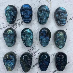 Natürlicher geschnitzter Labradorit Schädel Anhänger 1PC, Sugar Skull, für Männer oder Frauen, Heilkristall, Edelstein Anhänger