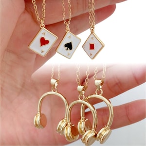 Pingente de fone de ouvido de esmalte de ouro 18K, pingente de jogo de pôquer, formato de fone de ouvido, presentes faça você mesmo para mulheres para pulseira (sem corrente)