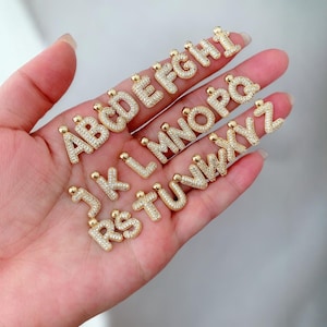 Pingente de letra inglesa banhado a ouro 18K com 26 letras de cobre, joias faça você mesmo, acessórios artesanais, presentes faça você mesmo para mulheres, aproximadamente 11 x 15 mm (sem corrente)