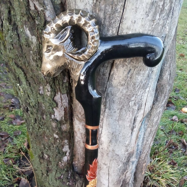 Bélier de canne en bois Poignée et bâton sculptés Bâton de marche en bois Bâton de randonnée sculpté à la main Cannes de marche Cadeau pour les randonneurs. cannes en bois