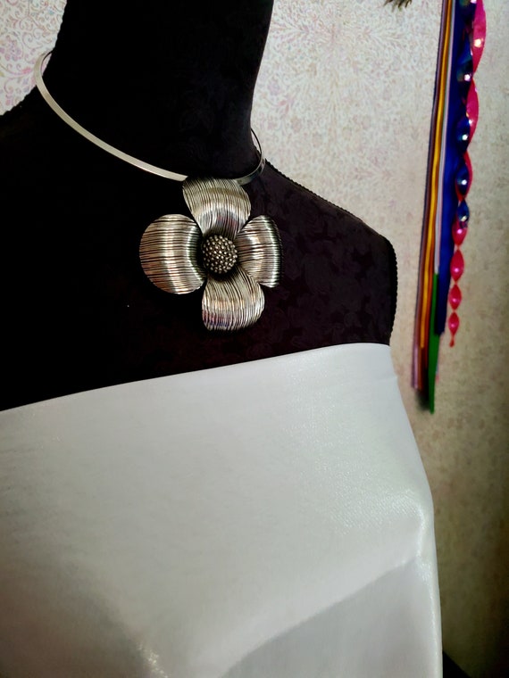 Collier Ras De Cou Vintage Fleurs Et Perles - Longueur 38 Cm - Occasion Très Bon État
