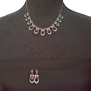 Fabulous Vintage Avon Set Necklace and Earrings.  Rare Find.  Such a beautiful item.  Really Stunning.