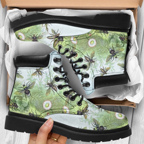 Bee Art Boots, Bee All Season Boots, Bee Shoes, Casual Boots, Classic shops Boot, Custom Boot, Spring Boots, Vintage Style Boot, Bee Walking