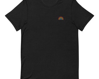 Regenbogen besticktes T-Shirt | Stolz T-Shirt | LGBTQ+ Bekleidung | Regenbogen Kleidung | Schwuler Stolz