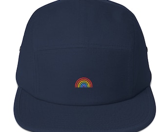 Pride Rainbow Five Panel Cap, handgefertigter bestickter Hut für Festivals, perfektes LGBT Pride Geschenk